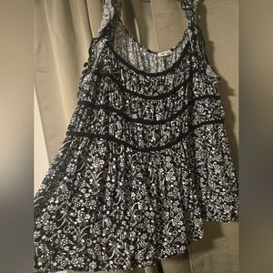 Maurices Size 2x Floral Black and White Sleeveless Top